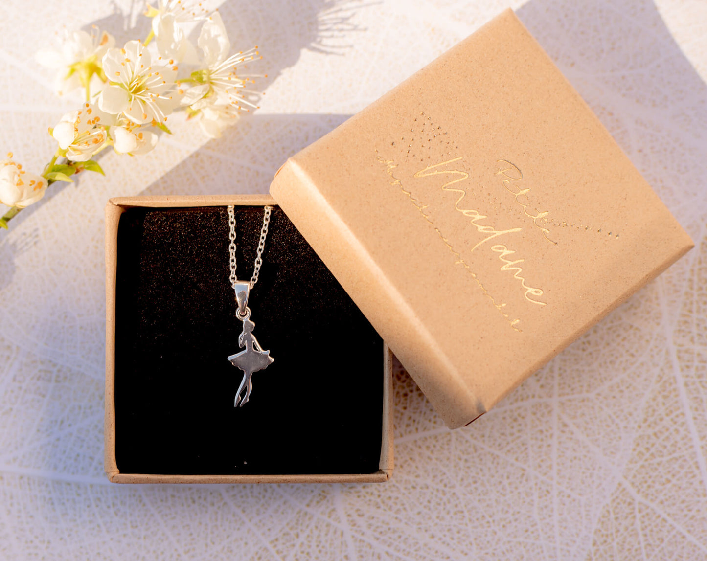zilveren ketting hanger ballet danseres meisje cadeauverpakking juwelendoosje