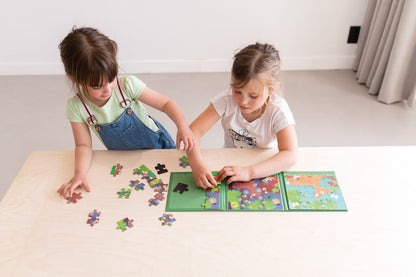 puzzel Magnetisch Bosdieren kleuter - Scratch - sfeerfoto kinderen aan het puzzelen