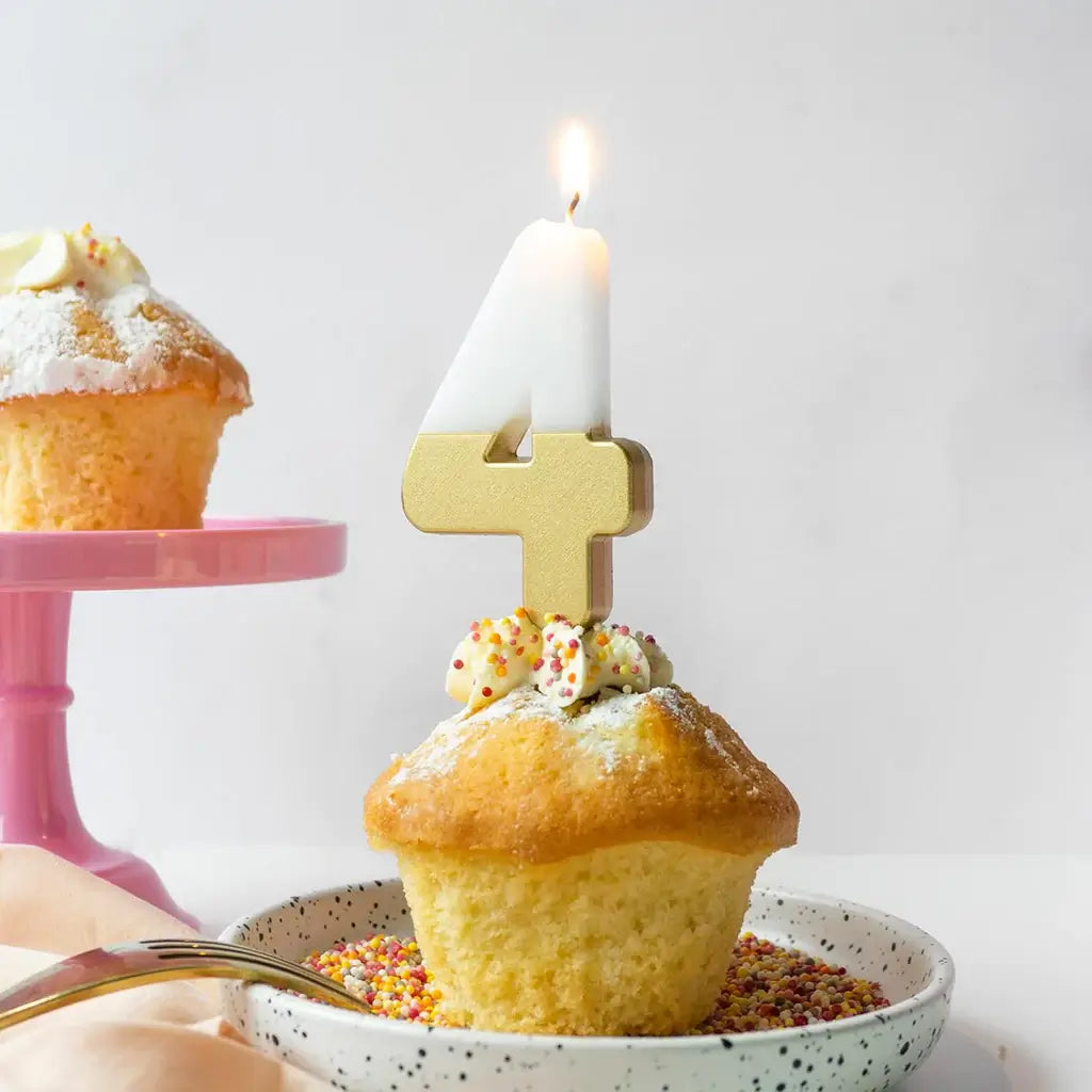 cijferkaars cupcake nummer vier sfeerfoto verjaardagsfeest